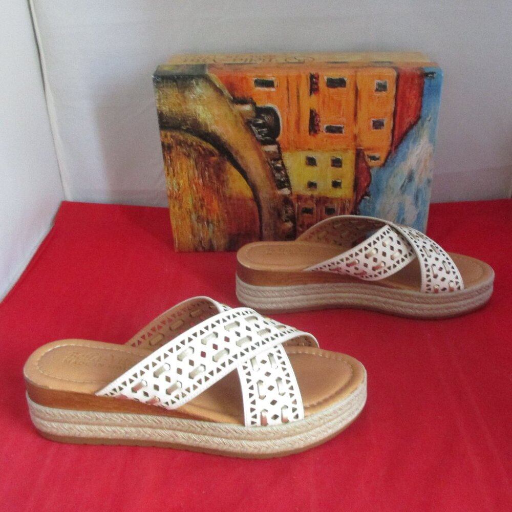 BELLA VITA Exa-Italy Slide Sandals $115 - US Size 9 - White / Champagne #994